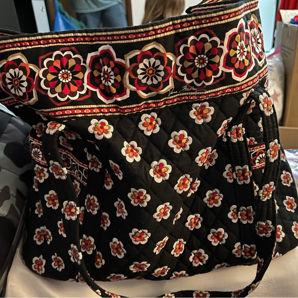 Vera BradleyTote Bag .. excellent condition.. no stains, rips or tears